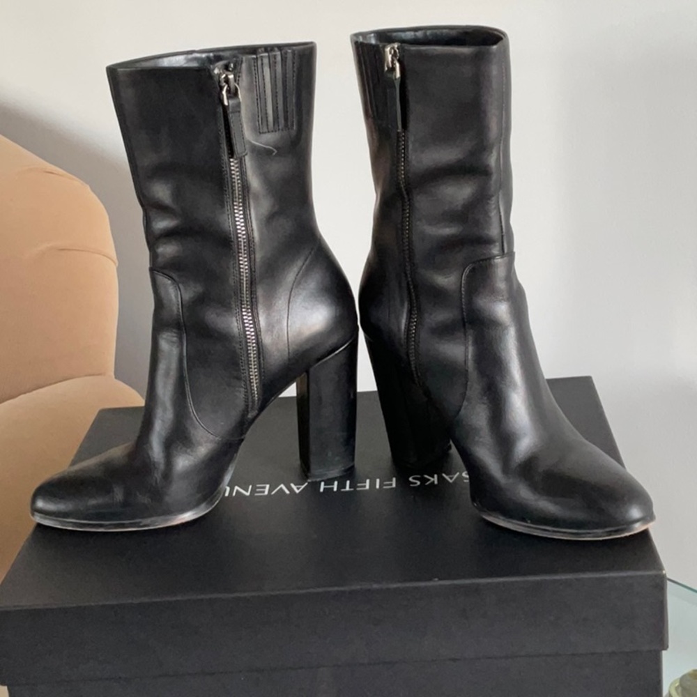 Saks Fifth Avenue Black Leather Calf Boots / Size 8.5M - Picture 4 of 16